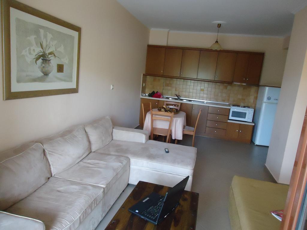 Almini Apartments Plataria Bagian luar foto