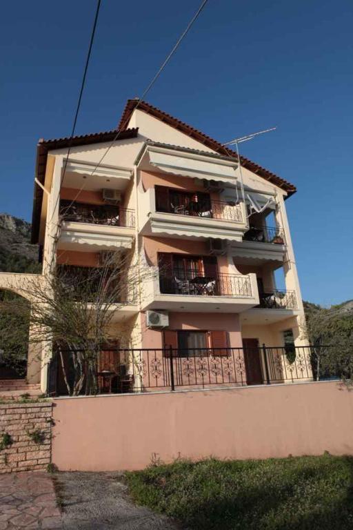 Almini Apartments Plataria Bagian luar foto