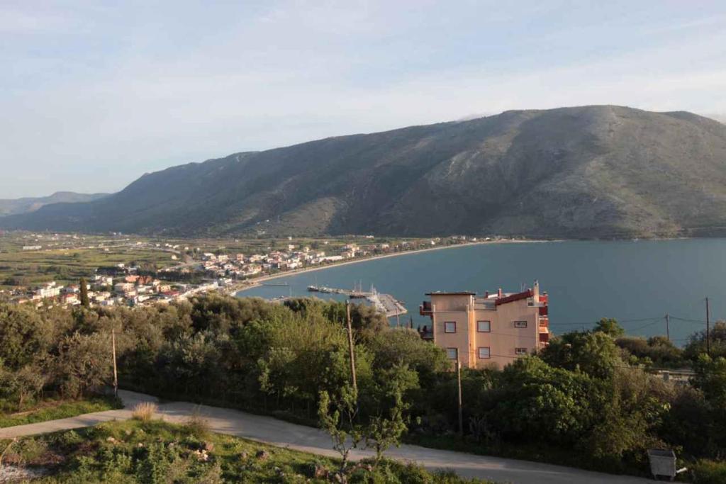 Almini Apartments Plataria Bagian luar foto