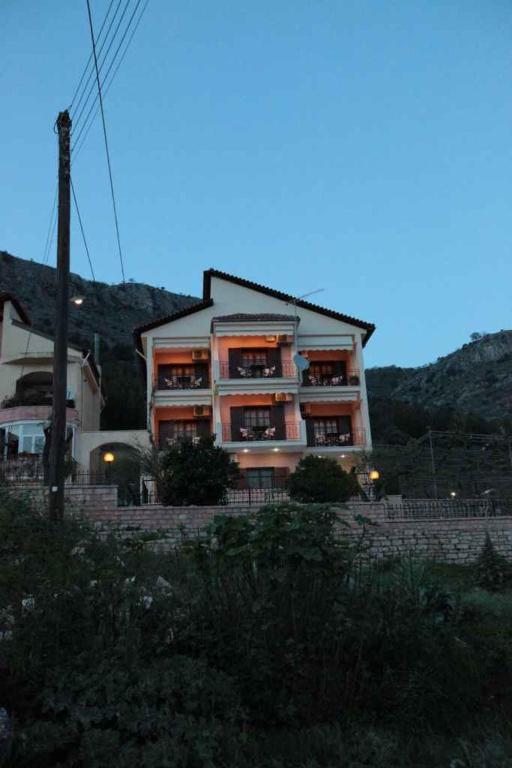 Almini Apartments Plataria Bagian luar foto