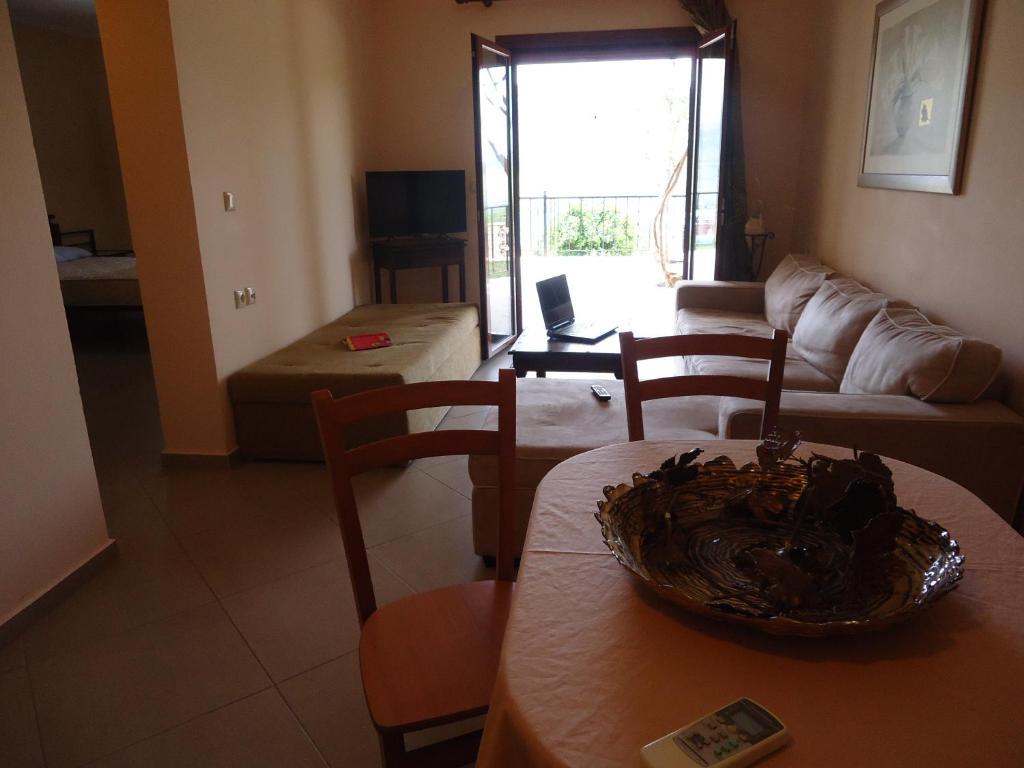 Almini Apartments Plataria Ruang foto